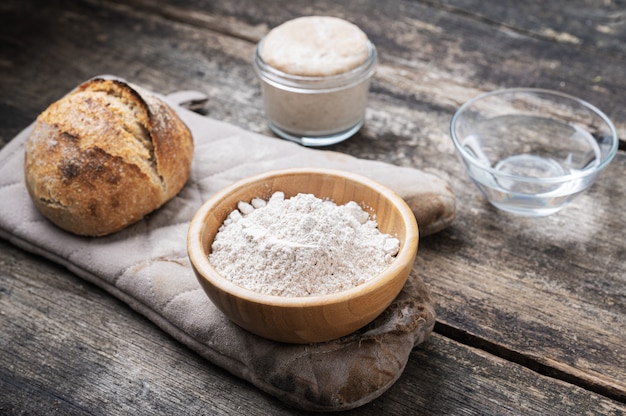 Ingrédients pour pain au levain fait maison