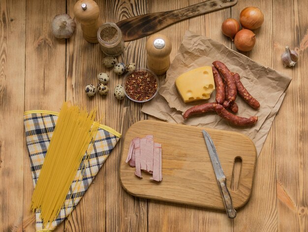 Ingrédients pour pâtes italiennes Épices crues pour jambon spaghetti