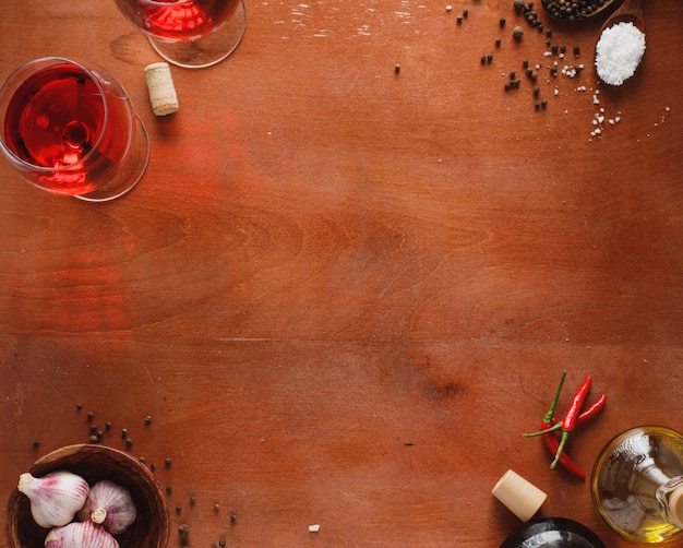 ingrédients pour une recette sur table en bois