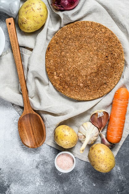 Ingrédients pour soupe, légumes et épices