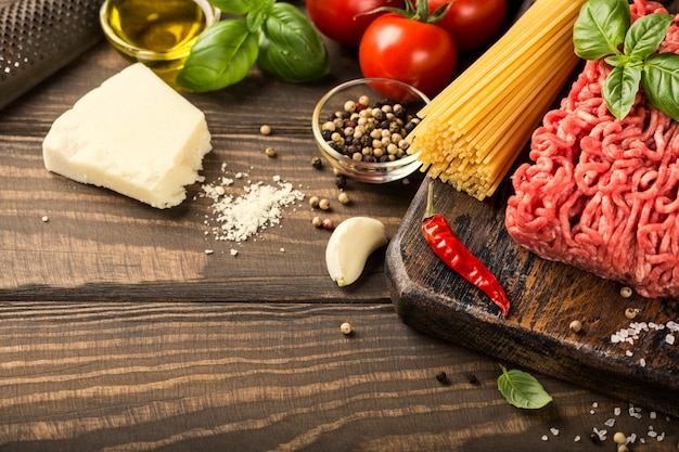 Ingrédients pour les spaghettis à la Bolognaise