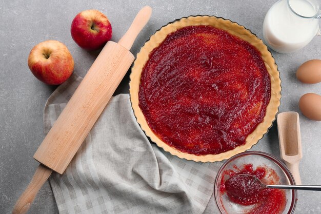 Ingrédients pour tarte sur table de cuisine