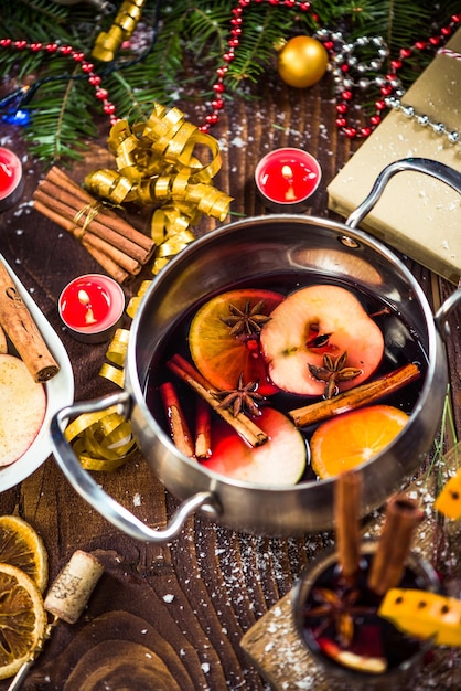 Ingrédients pour le vin chaud de Noël en pot