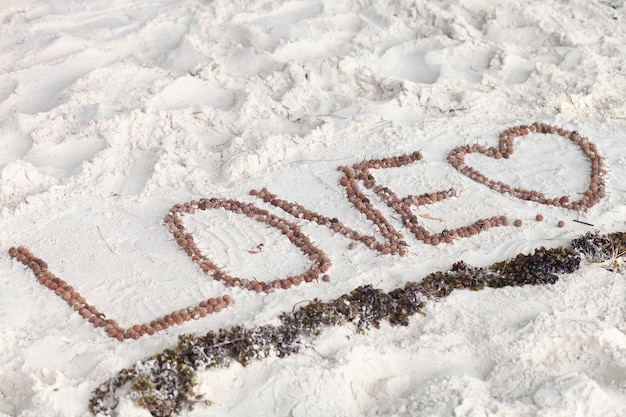 inscription romantique sur le sable amour