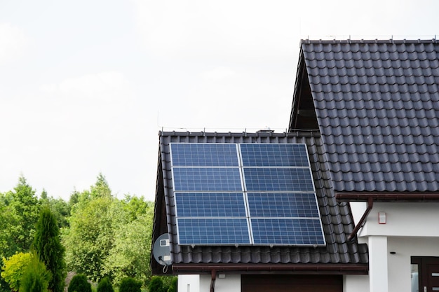 Installation d'une cellule solaire sur un toit