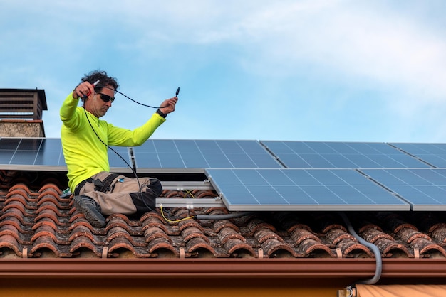 Photo l'installation de panneaux solaires représente une économie d'énergie très importante