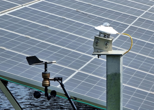 Installation d'un pyranomètre et d'un anémomètre pour le système Solar Rooftop