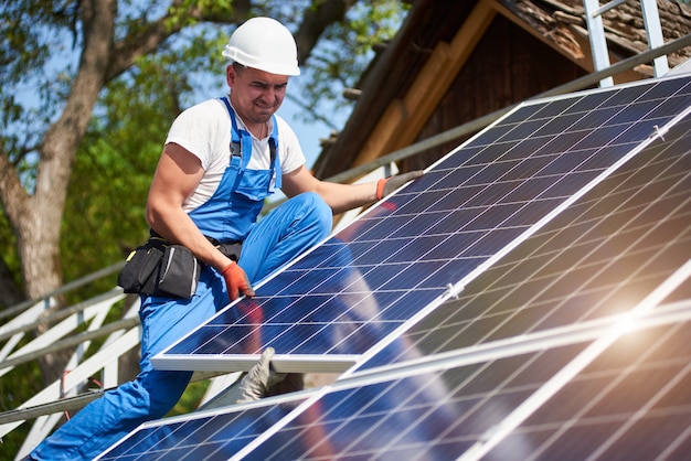 Installation de système de panneau solaire autonome, énergie verte renouvelable