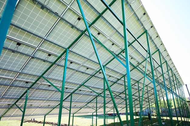 Installation d'un système de panneaux solaires photovoltaïques autonomes