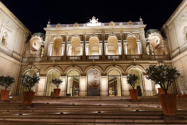 Installé dans un bel édifice de la Renaissance, le musée d'art de Toulon abrite des peintures flamandes, hollandaises, italiennes et françaises avec une section consacrée à un aperçu des artistes de Provence