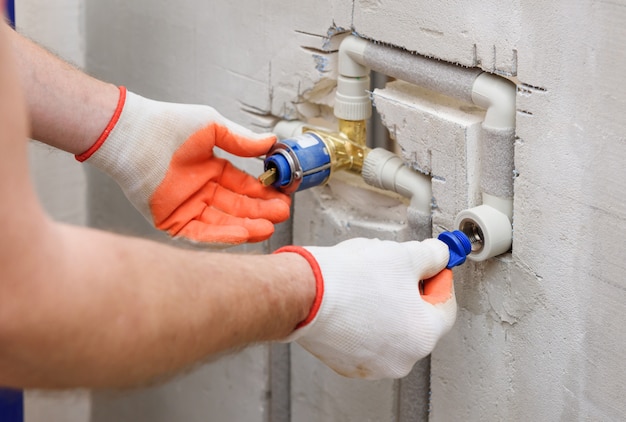 Installer un bouchon sur le robinet intégré.