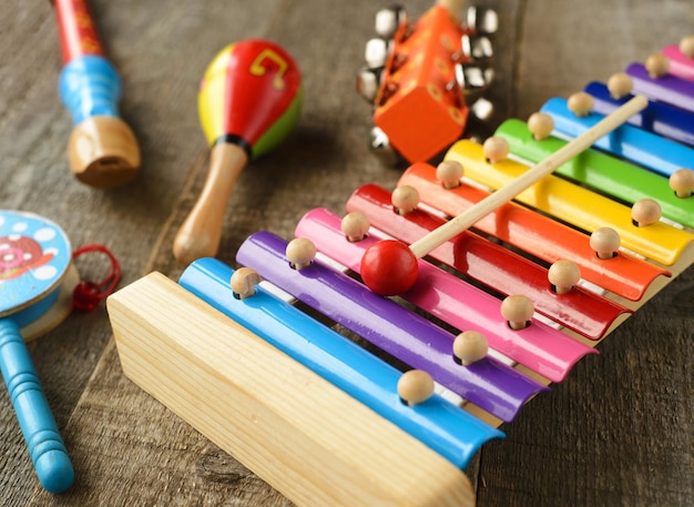 Photo instruments de musique sur fond de bois