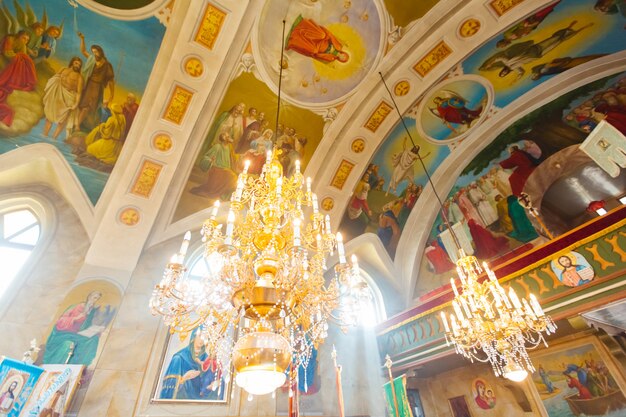 À l'intérieur de l'ancienne église