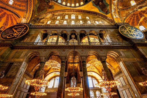 Photo intérieur de la basilique sainte-sophie ayasofya à istanbul