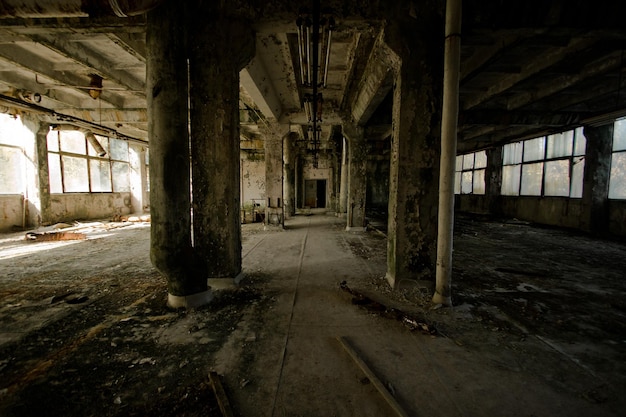 L'intérieur d'un bâtiment abandonné