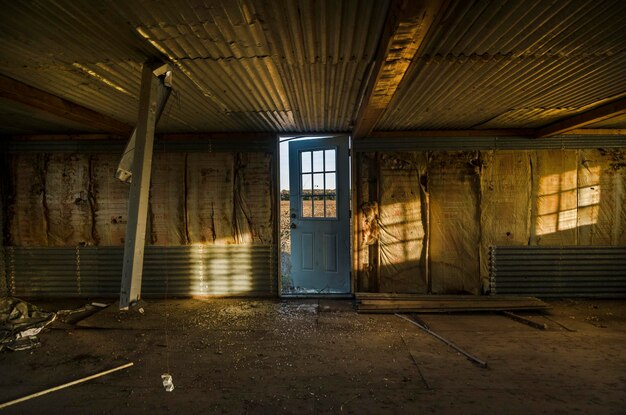 Photo l'intérieur d'un bâtiment abandonné