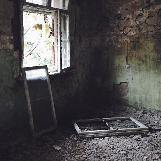 L'intérieur d'un bâtiment abandonné