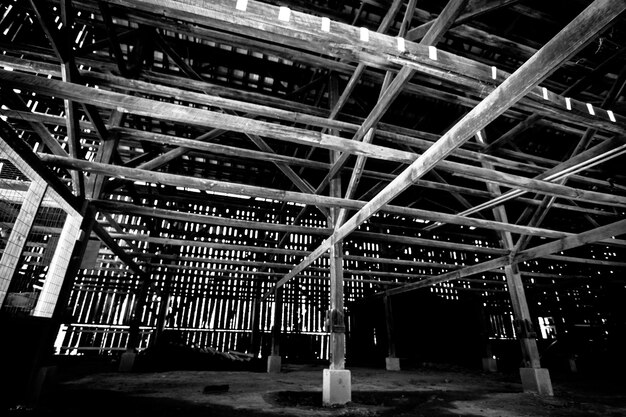 Photo l'intérieur d'un bâtiment abandonné