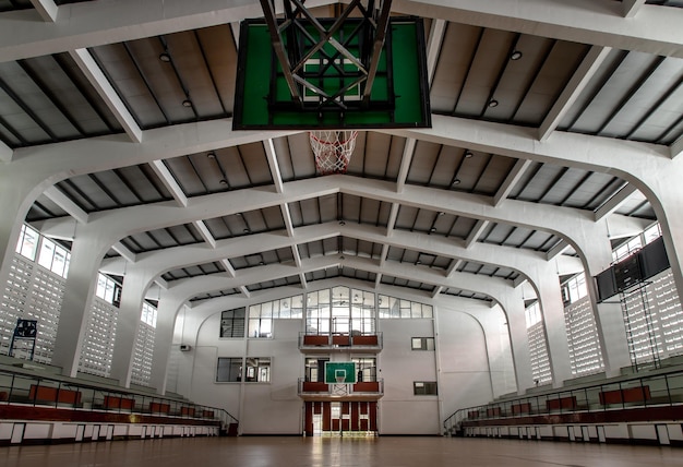 Photo intérieur d'un bâtiment éclairé