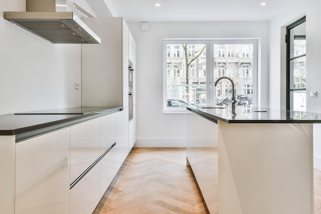 L'intérieur d'un bâtiment moderne