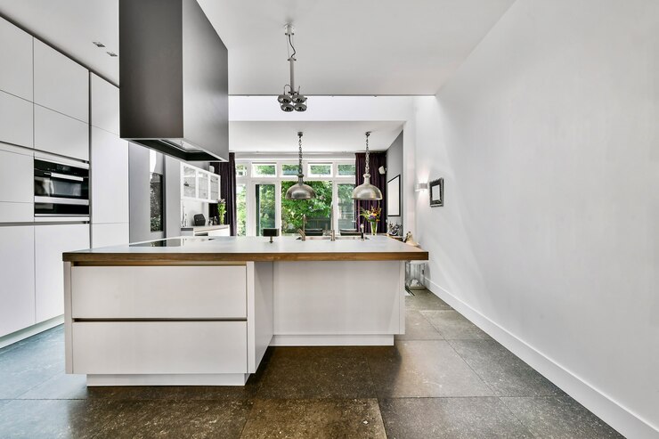 Photo l'intérieur d'une belle cuisine d'une maison d'élite