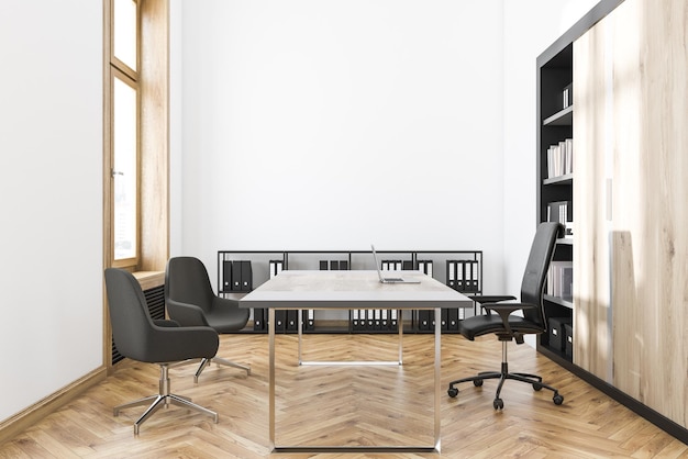 Intérieur d'un bureau de direction avec un sol en bois, des murs blancs, une table entourée de chaises et des bibliothèques près du mur. maquette de rendu 3d