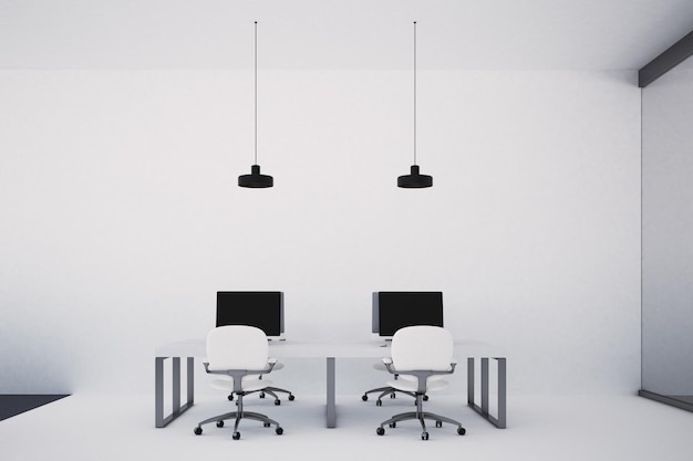 Intérieur de bureau minimaliste avec deux tables blanches, des ordinateurs dessus, des murs blancs et des fenêtres au sol et en mezzanine. maquette de rendu 3d