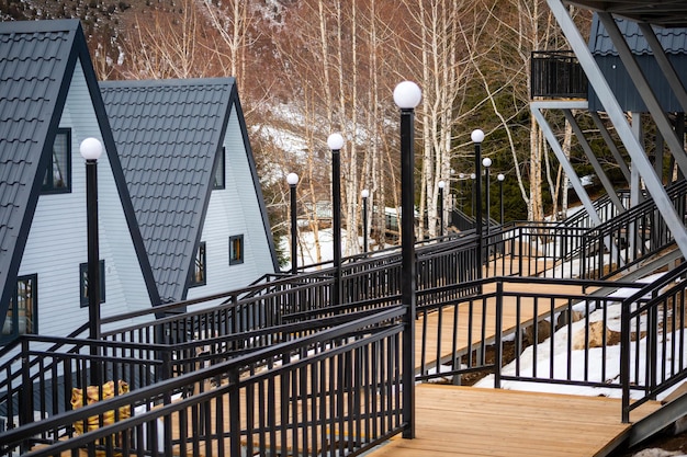 Photo l'intérieur des cabanes en bois a frame dans le parc d'hiver