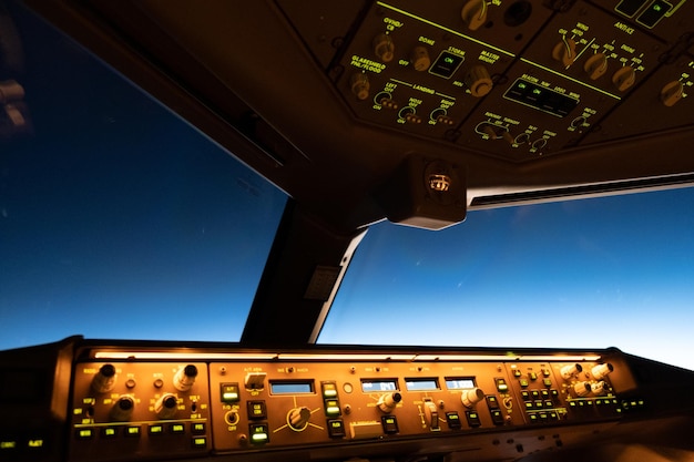 Intérieur de la cabine d'avion éclairée