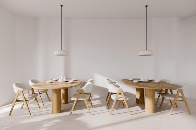 Intérieur de café blanc avec deux tables et sièges en bois sur un sol en béton léger