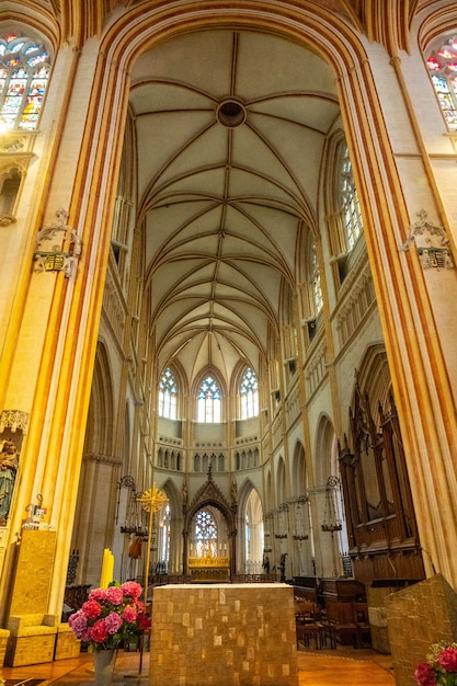 Intérieur de la cathédrale Saint Corentin dans le village médiéval de Quimper dans le département du Finisterre. Bretagne française, France