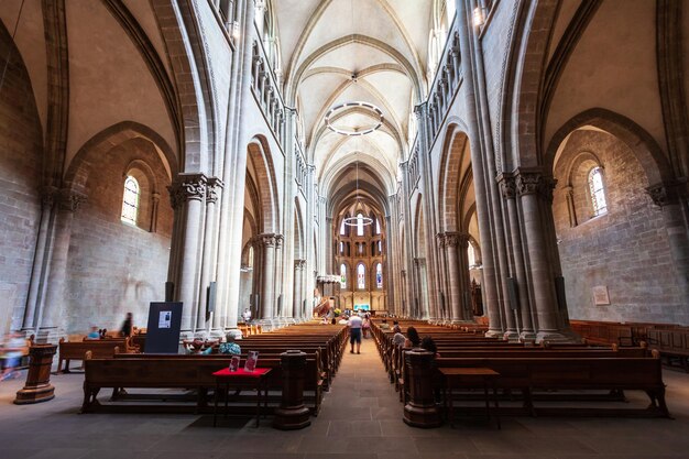 Intérieur de la Cathédrale Saint Pierre Genève