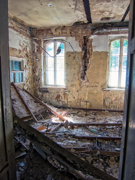 Photo l'intérieur d'une chambre abandonnée à l'hôpital