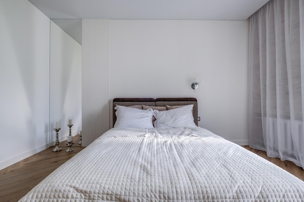 Intérieur d'une chambre chère dans des studios