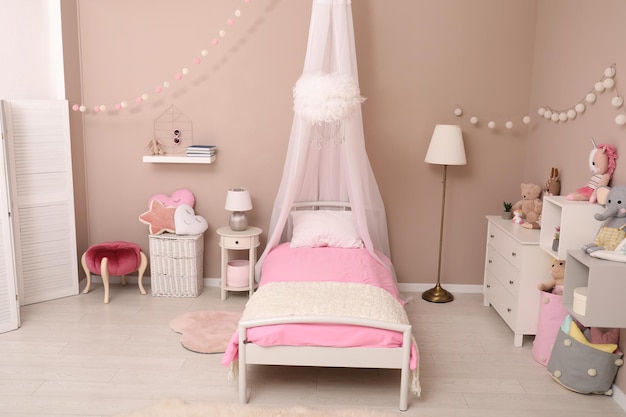 Photo intérieur de chambre d39enfant mignon avec des jouets et des meubles modernes