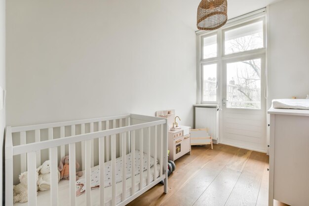 Photo intérieur d'une chambre d'enfant confortable de couleur blanche et design thématique