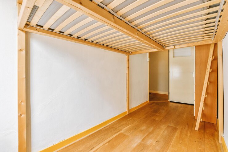 Photo intérieur d'une chambre spacieuse avec meubles de rangement