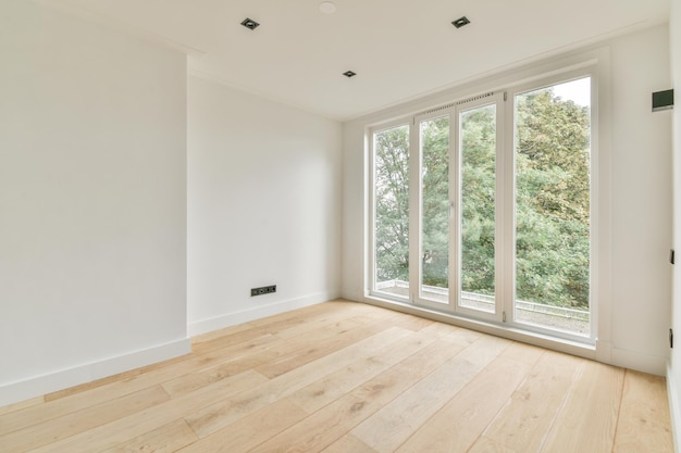 Intérieur d'une chambre spacieuse