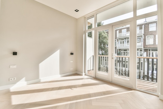 Intérieur d'une chambre spacieuse