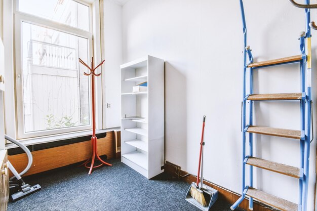 Intérieur d'une chambre spacieuse