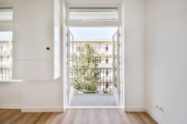 Intérieur d'une chambre spacieuse