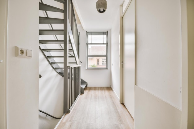 Intérieur d'une chambre spacieuse