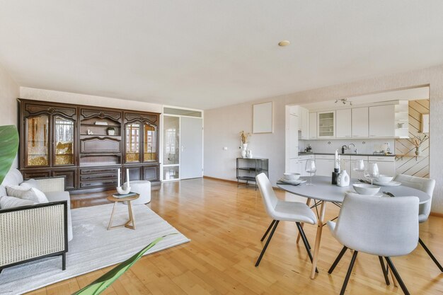 Intérieur confortable de salon dans un appartement moderne