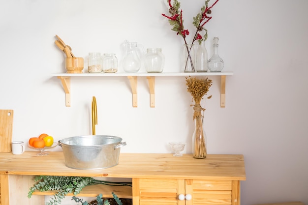 Intérieur de cuisine élégant avec des plantes vertes. Décoration d'intérieur. photo de haute qualité