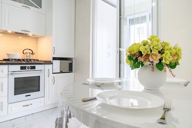 Intérieur De Cuisine Moderne Blanc Luxueux