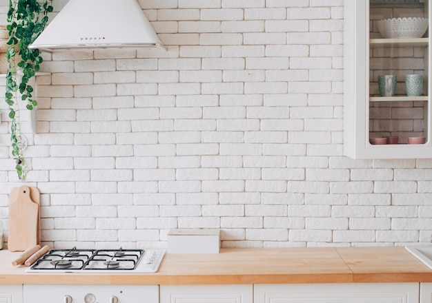 Intérieur de cuisine moderne et blanc