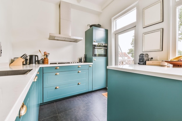 Intérieur de cuisine moderne avec mobilier bleu