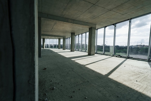 Intérieur dans le bâtiment inachevé Conception de la construction