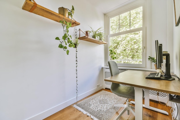 Intérieur du bureau à domicile moderne