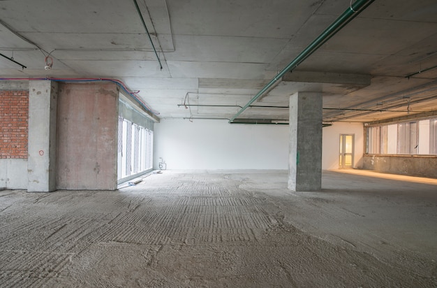 Intérieur du centre d&#39;affaires en construction